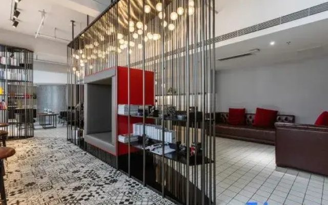 Shuiyi Carnival Hotel