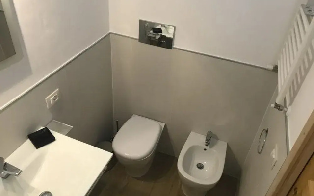 Decadracma rooms