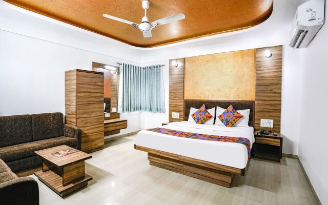 Fabhotel Ratna Palace