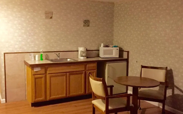 Roaring Fork Motel & Cottages
