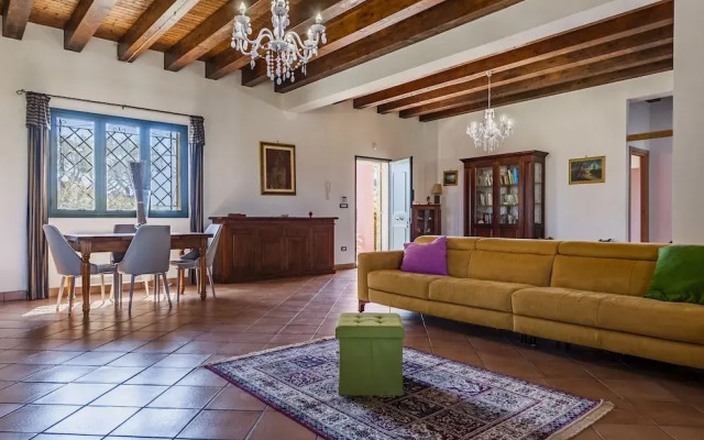 Charming Sea View Villa close to beach