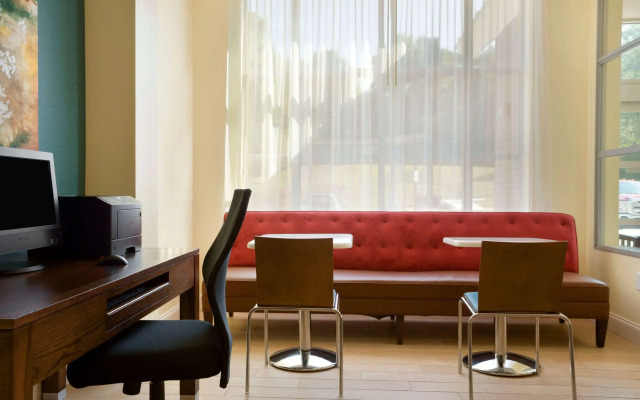 Days Inn & Suites by Wyndham Caldwell