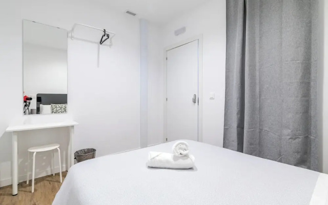 AYZ Princesa - Auto check-in property