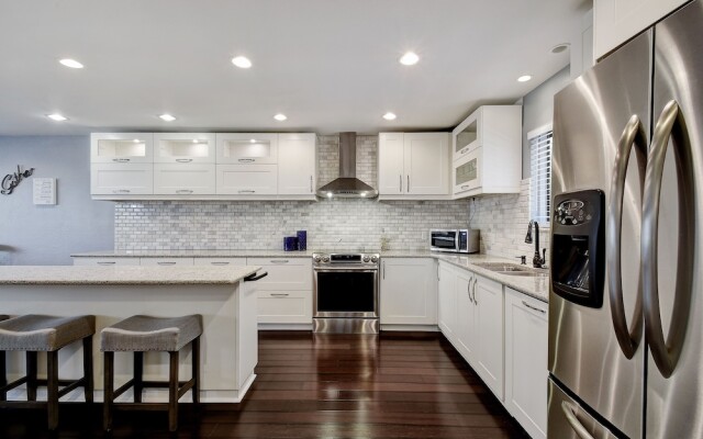 6107 Hudson Bend Rd Home