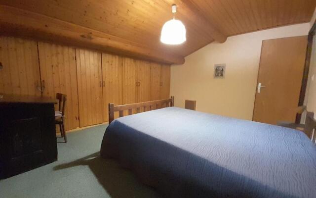 Apartment With GardenBalcon