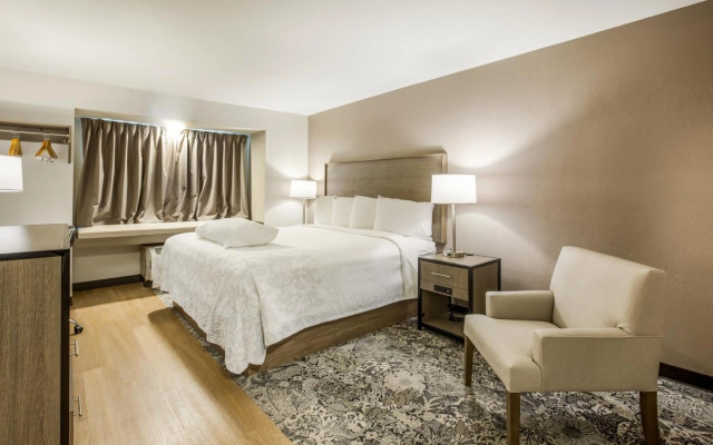 Red Roof Inn PLUS+ & Suites Savannah - I-95