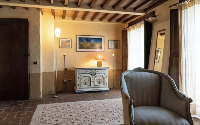 Tenuta di campagna con piscina immersa nel verde