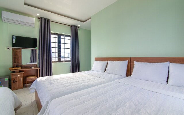 Lucky Hotel by OYO Rooms