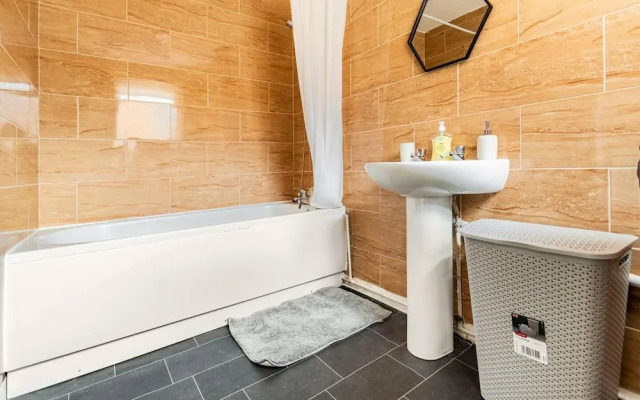 Immaculate 4-bed House Near Anfield and Goodison