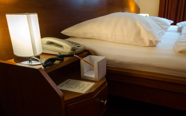 Hotel West