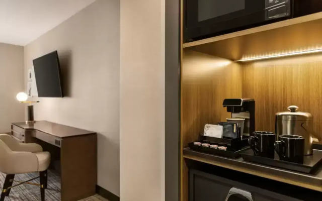 Radisson Blu Vancouver Airport Hotel & Marina