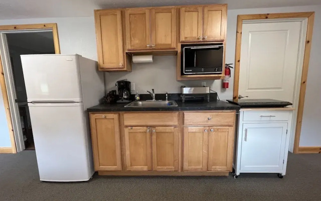 Tahquamenon Suites Lodging