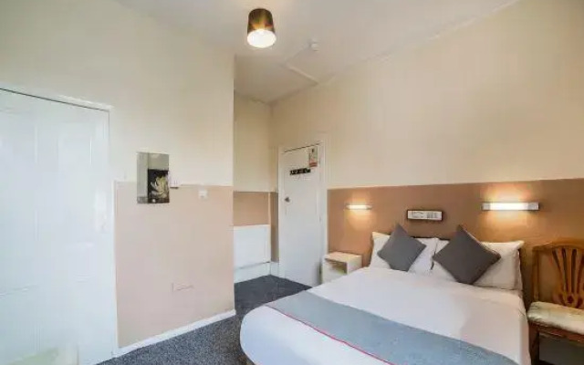 OYO Devine Beach Hotel, Westcliff Southend-On-Sea