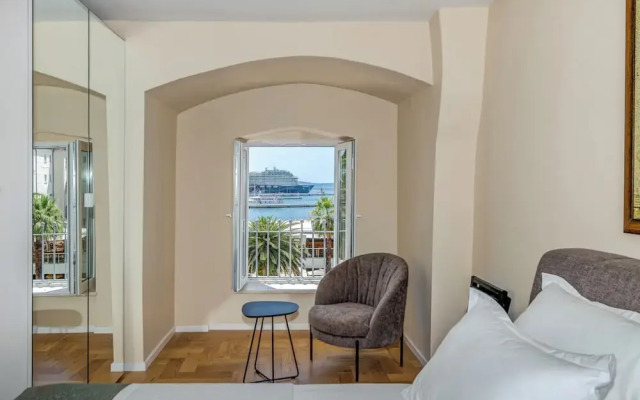 Porta Stella 2-Bedroom Luxury Apartment
