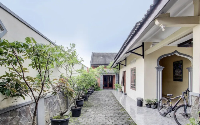 Capital O 93716 Family Guesthouse Syariah