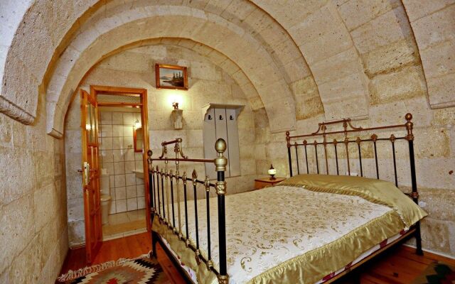 Anatolia Raymonde Cave House