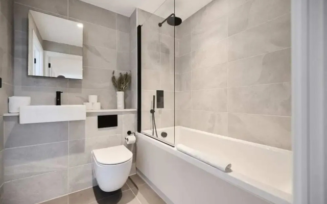 The Tottenham Classic - Charming 2bdr Flat With Balcony