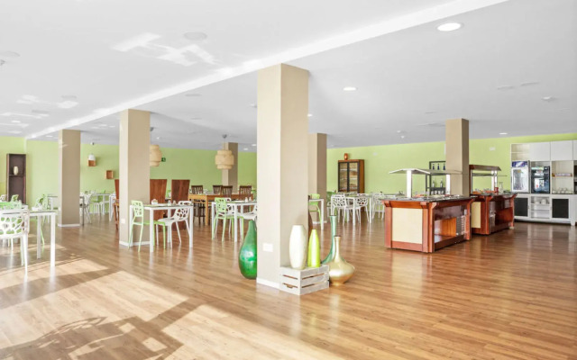 Plaza Palmeras Hotel