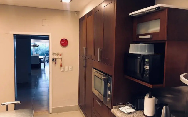 Acogedora Casa En Exclusivo Barrio