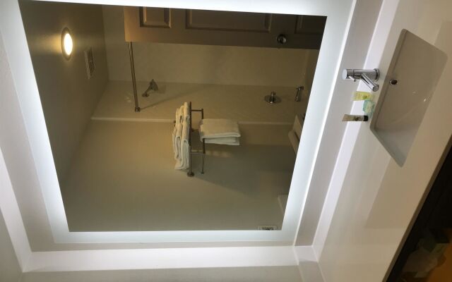 Holiday Inn Tacoma Mall by IHG