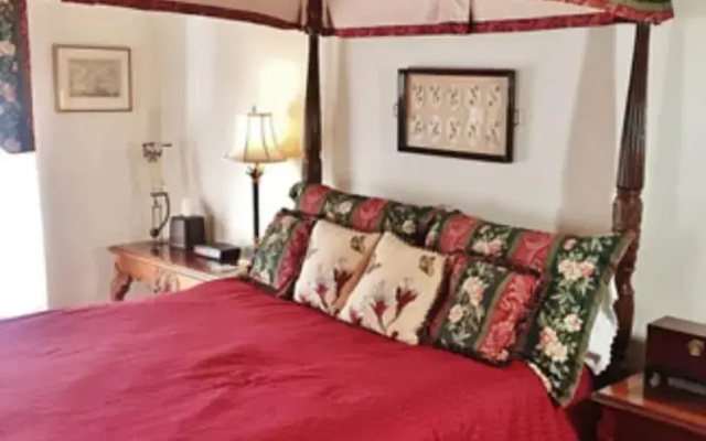 Inn At The Canal Bed & Breakfast