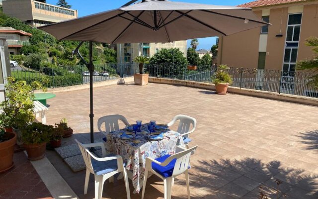 Vivi La Mia Liguria - Esclusivo appartamento con terrazzo e giardino