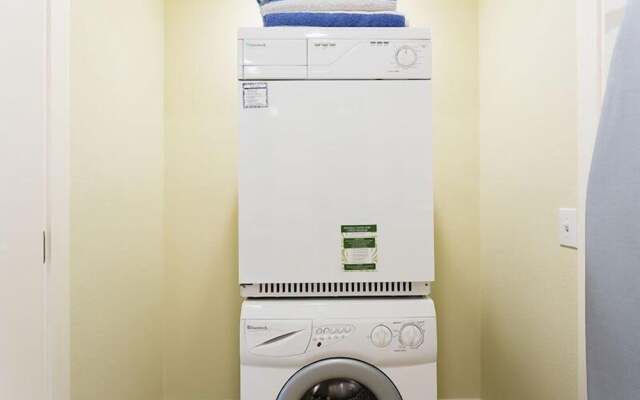 Condo Centre Court Living 3 Bedroom Reunion