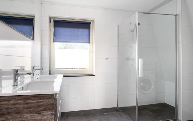 Holiday Home With Private Jetty on Water