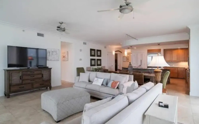 Mustique 1402 4 Bedroom Condo by RedAwning