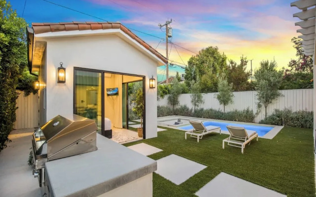Villa Camellia - Charming 5 BR Home in the Heart of Studio City