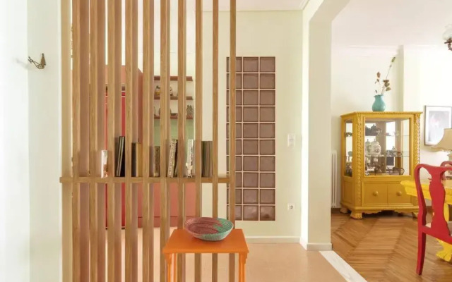 Iphigenia 2 bedroom retro downtown apartment