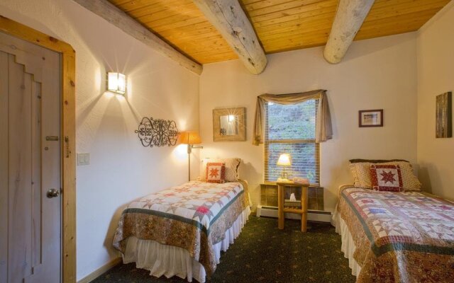 Mariposa Lodge Bed and Breakfast