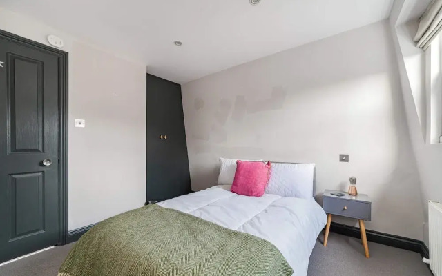 Colourful Southfields Charm