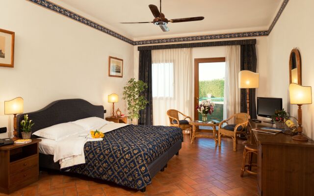 Hotel Fattoria degli Usignoli and Residence