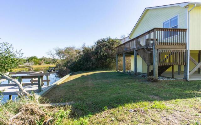 See Otter by Oak Island Accommodations