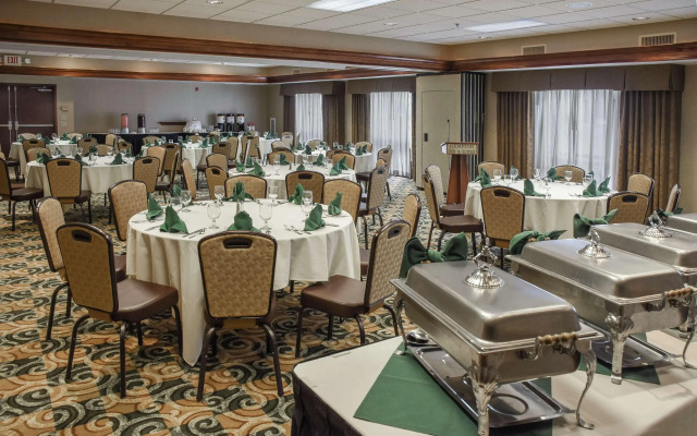 Hampton Inn & Suites Youngstown-Canfield