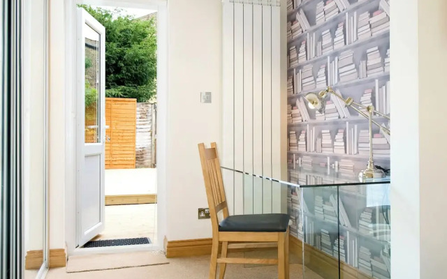 Cozy City Retreat in London