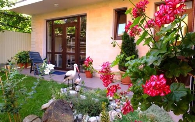 U Yasenia Guest House