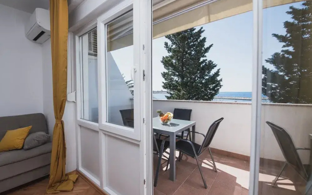 Apartments by the Sea Semy
