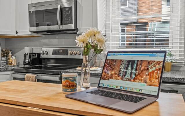 East Passyunk Trendy Apartment