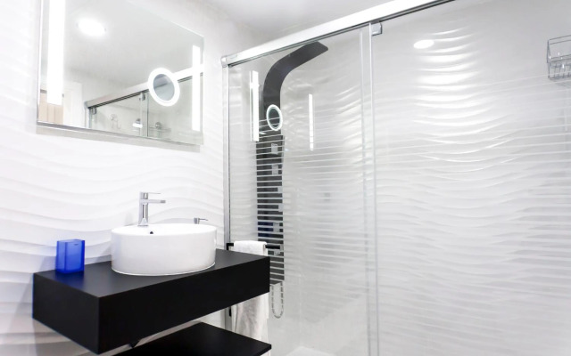 Goles Deluxe Suite by Valcambre