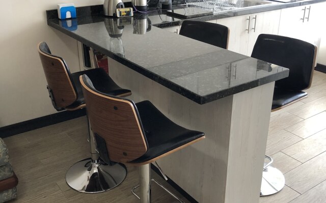 Suite and Apartment Well Located In Quito