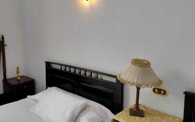 Triomphe Hostel