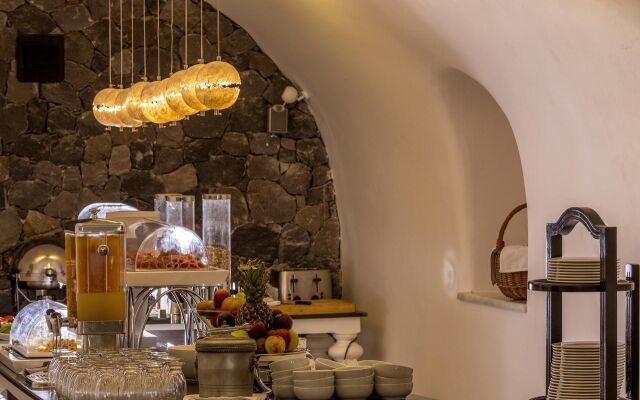 Canaves Oia Suites - Small Luxury Hotels of the World