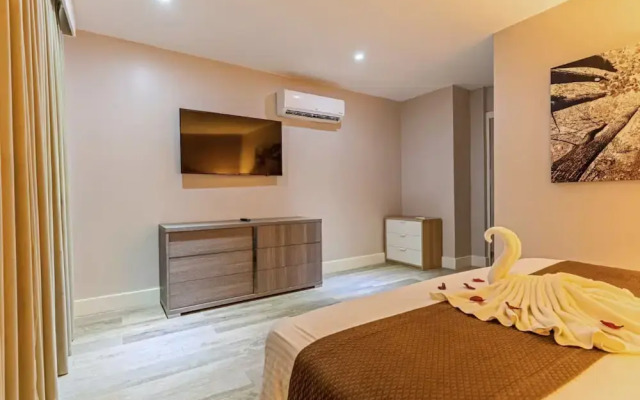 Las Islas Condominiums