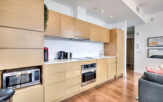 The taliane Superbe Condo 2BDR Montreal