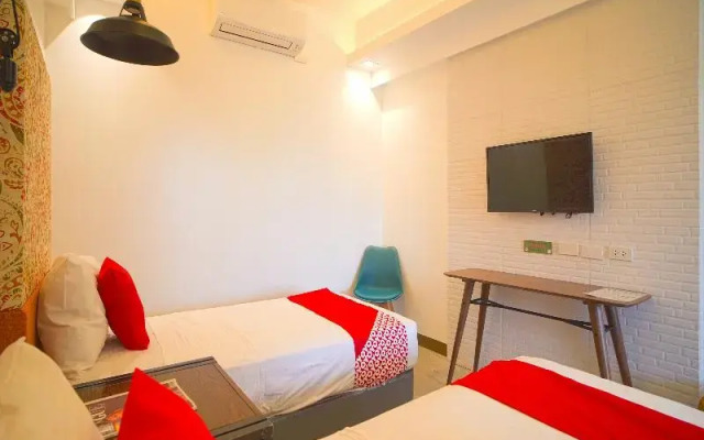 The Greenhive Hotel by OYO Rooms