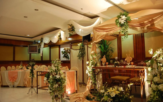 Golden Valley Hotel