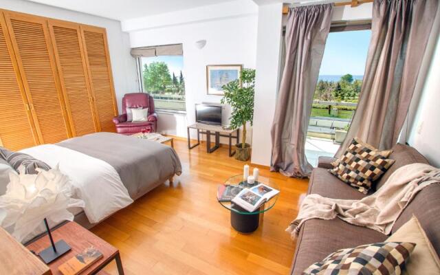 Athens luxurious apartment - sea view!