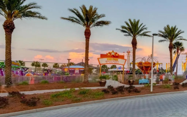 St Thomas Square MOA